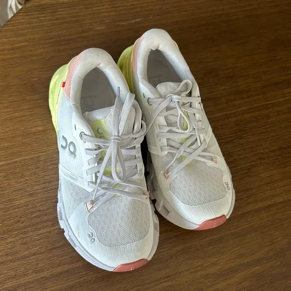 On and cloud - Picture 5 of 7